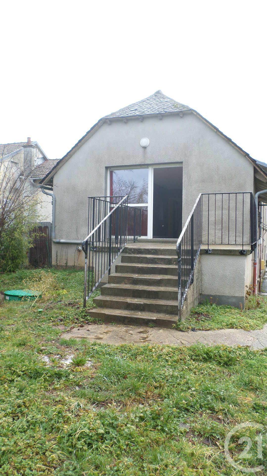 Appartement T4 à louer - 4 pièces - 73,1 m2 - ST SANTIN CANTALES - 15 - AUVERGNE