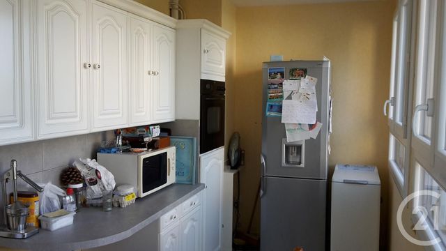 Appartement F3 à vendre - 3 pièces - 70.0 m2 - AURILLAC - 15 - AUVERGNE - Century 21 Pradel Immobilier Appartement F3 à vendre - 3 pièces - 70.0 m2 - AURILLAC - 15 - AUVERGNE - Century 21 Pradel Immobilier