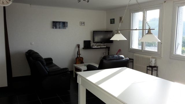 Appartement F3 à vendre - 3 pièces - 70.0 m2 - AURILLAC - 15 - AUVERGNE - Century 21 Pradel Immobilier Appartement F3 à vendre - 3 pièces - 70.0 m2 - AURILLAC - 15 - AUVERGNE - Century 21 Pradel Immobilier