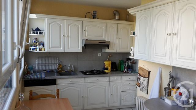 Appartement F3 à vendre - 3 pièces - 70.0 m2 - AURILLAC - 15 - AUVERGNE - Century 21 Pradel Immobilier Appartement F3 à vendre - 3 pièces - 70.0 m2 - AURILLAC - 15 - AUVERGNE - Century 21 Pradel Immobilier