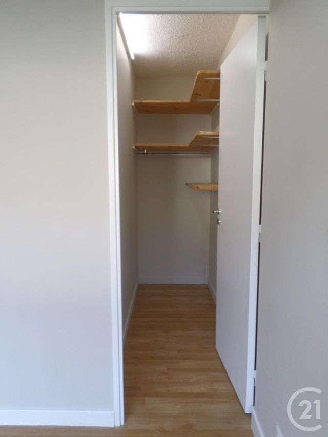 Appartement T2 à louer - 2 pièces - 43.0 m2 - AURILLAC - 15 - AUVERGNE - Century 21 Pradel Immobilier Appartement T2 à louer - 2 pièces - 43.0 m2 - AURILLAC - 15 - AUVERGNE - Century 21 Pradel Immobilier