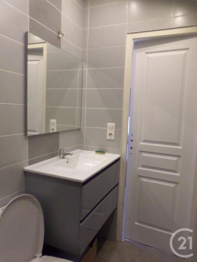 Appartement T2 à louer - 2 pièces - 30.0 m2 - AURILLAC - 15 - AUVERGNE - Century 21 Pradel Immobilier Appartement T2 à louer - 2 pièces - 30.0 m2 - AURILLAC - 15 - AUVERGNE - Century 21 Pradel Immobilier