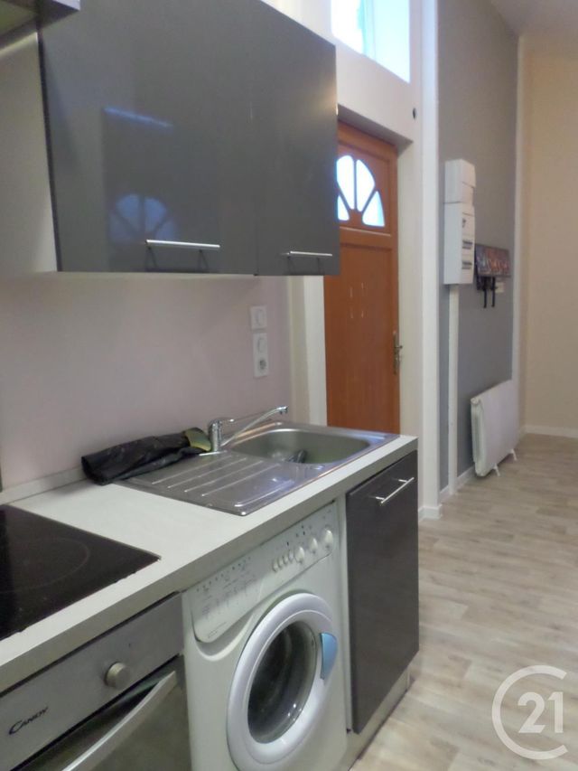 Appartement T2 à louer - 2 pièces - 30.0 m2 - AURILLAC - 15 - AUVERGNE - Century 21 Pradel Immobilier Appartement T2 à louer - 2 pièces - 30.0 m2 - AURILLAC - 15 - AUVERGNE - Century 21 Pradel Immobilier