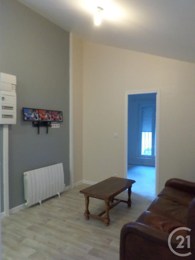 Appartement T2 à louer - 2 pièces - 30.0 m2 - AURILLAC - 15 - AUVERGNE - Century 21 Pradel Immobilier Appartement T2 à louer - 2 pièces - 30.0 m2 - AURILLAC - 15 - AUVERGNE - Century 21 Pradel Immobilier