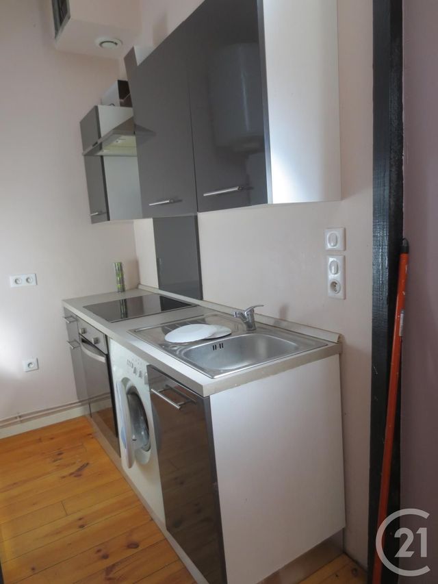 Appartement T2 à louer - 2 pièces - 30.0 m2 - AURILLAC - 15 - AUVERGNE - Century 21 Pradel Immobilier Appartement T2 à louer - 2 pièces - 30.0 m2 - AURILLAC - 15 - AUVERGNE - Century 21 Pradel Immobilier