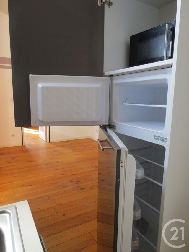 Appartement T2 à louer - 2 pièces - 30.0 m2 - AURILLAC - 15 - AUVERGNE - Century 21 Pradel Immobilier Appartement T2 à louer - 2 pièces - 30.0 m2 - AURILLAC - 15 - AUVERGNE - Century 21 Pradel Immobilier