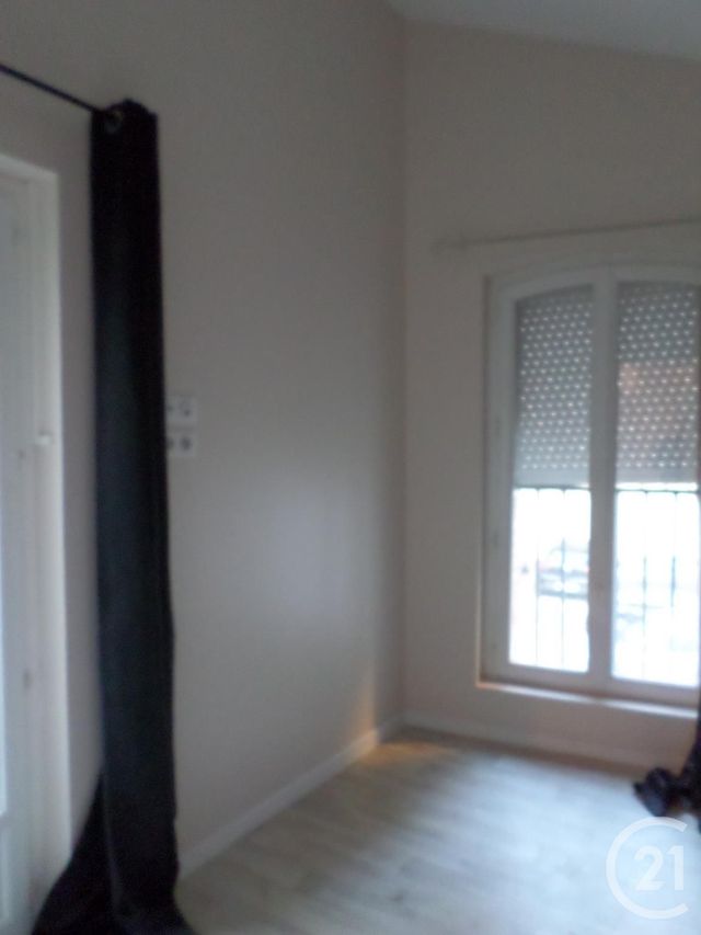 Appartement T2 à louer - 2 pièces - 30.0 m2 - AURILLAC - 15 - AUVERGNE - Century 21 Pradel Immobilier Appartement T2 à louer - 2 pièces - 30.0 m2 - AURILLAC - 15 - AUVERGNE - Century 21 Pradel Immobilier