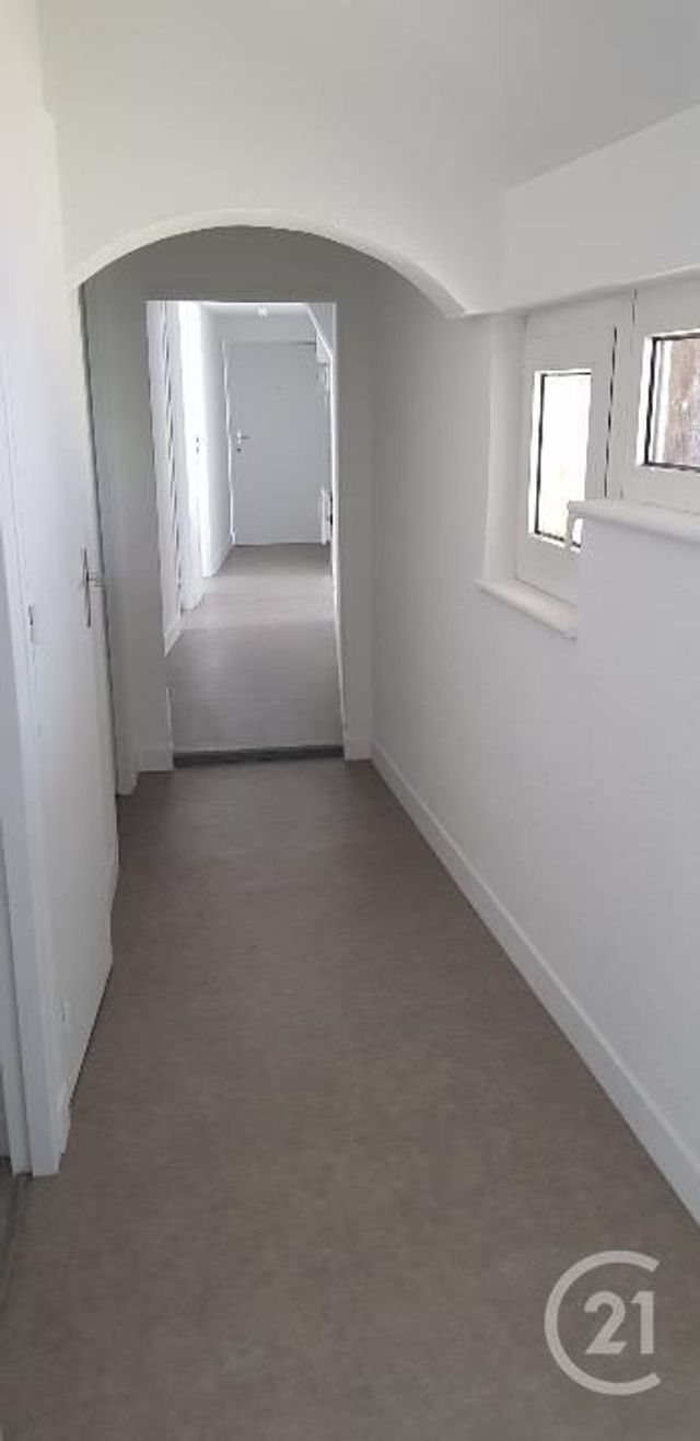 Appartement T4 à louer - 4 pièces - 92.02 m2 - AURILLAC - 15 - AUVERGNE - Century 21 Pradel Immobilier Appartement T4 à louer - 4 pièces - 92.02 m2 - AURILLAC - 15 - AUVERGNE - Century 21 Pradel Immobilier