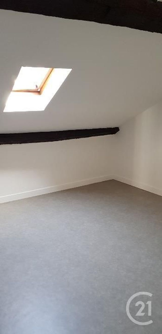 Appartement T4 à louer - 4 pièces - 92.02 m2 - AURILLAC - 15 - AUVERGNE - Century 21 Pradel Immobilier Appartement T4 à louer - 4 pièces - 92.02 m2 - AURILLAC - 15 - AUVERGNE - Century 21 Pradel Immobilier
