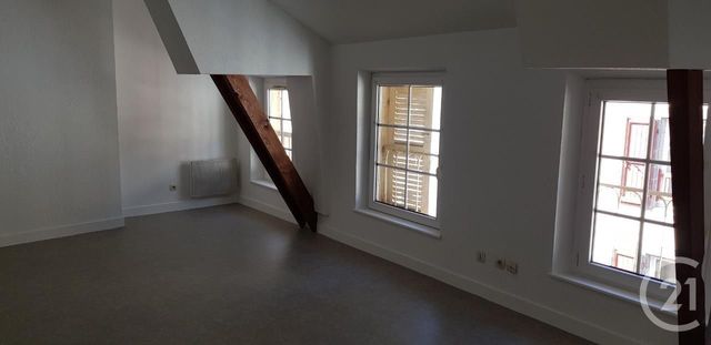 Appartement T4 à louer - 4 pièces - 92.02 m2 - AURILLAC - 15 - AUVERGNE - Century 21 Pradel Immobilier Appartement T4 à louer - 4 pièces - 92.02 m2 - AURILLAC - 15 - AUVERGNE - Century 21 Pradel Immobilier
