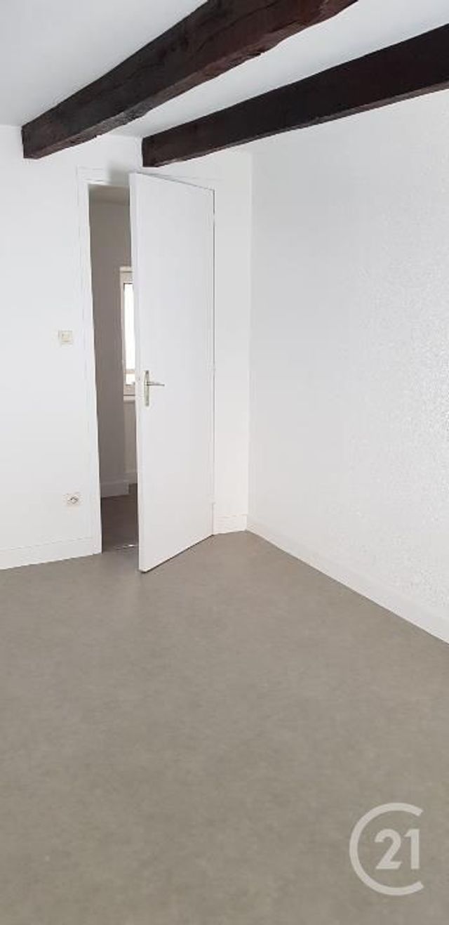 Appartement T4 à louer - 4 pièces - 92.02 m2 - AURILLAC - 15 - AUVERGNE - Century 21 Pradel Immobilier Appartement T4 à louer - 4 pièces - 92.02 m2 - AURILLAC - 15 - AUVERGNE - Century 21 Pradel Immobilier