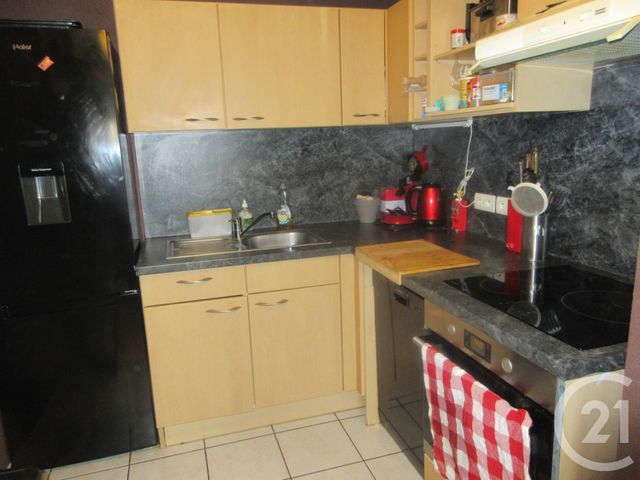 Appartement T3 à louer - 4 pièces - 55.21 m2 - ARPAJON SUR CERE - 15 - AUVERGNE - Century 21 Pradel Immobilier Appartement T3 à louer - 4 pièces - 55.21 m2 - ARPAJON SUR CERE - 15 - AUVERGNE - Century 21 Pradel Immobilier
