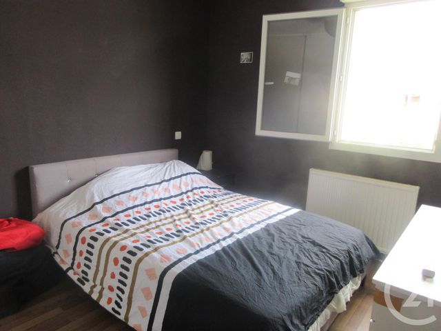 Appartement T3 à louer - 4 pièces - 55.21 m2 - ARPAJON SUR CERE - 15 - AUVERGNE - Century 21 Pradel Immobilier Appartement T3 à louer - 4 pièces - 55.21 m2 - ARPAJON SUR CERE - 15 - AUVERGNE - Century 21 Pradel Immobilier