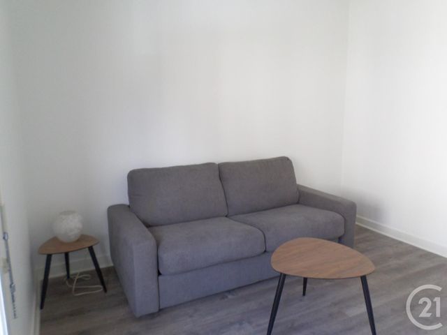 Appartement T1 à louer - 1 pièce - 29.0 m2 - AURILLAC - 15 - AUVERGNE - Century 21 Pradel Immobilier Appartement T1 à louer - 1 pièce - 29.0 m2 - AURILLAC - 15 - AUVERGNE - Century 21 Pradel Immobilier
