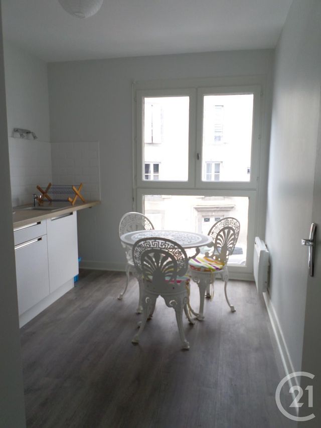 Appartement T1 à louer - 1 pièce - 29.0 m2 - AURILLAC - 15 - AUVERGNE - Century 21 Pradel Immobilier Appartement T1 à louer - 1 pièce - 29.0 m2 - AURILLAC - 15 - AUVERGNE - Century 21 Pradel Immobilier
