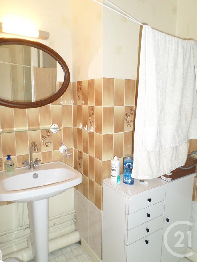 Appartement T2 à louer - 2 pièces - 38.0 m2 - AURILLAC - 15 - AUVERGNE - Century 21 Pradel Immobilier Appartement T2 à louer - 2 pièces - 38.0 m2 - AURILLAC - 15 - AUVERGNE - Century 21 Pradel Immobilier
