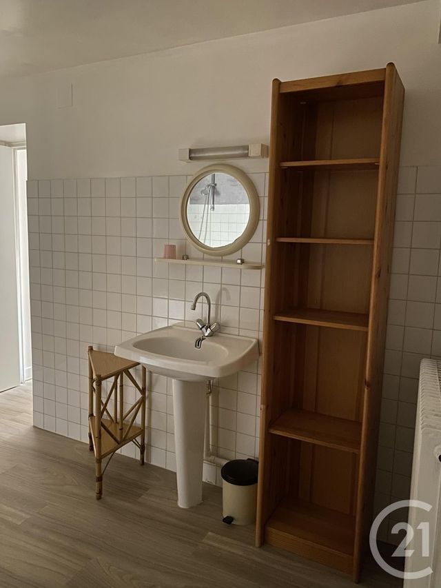 Appartement F2 à vendre - 2 pièces - 59.44 m2 - AURILLAC - 15 - AUVERGNE - Century 21 Pradel Immobilier Appartement F2 à vendre - 2 pièces - 59.44 m2 - AURILLAC - 15 - AUVERGNE - Century 21 Pradel Immobilier