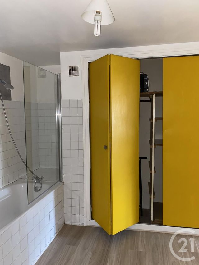 Appartement F2 à vendre - 2 pièces - 59.44 m2 - AURILLAC - 15 - AUVERGNE - Century 21 Pradel Immobilier Appartement F2 à vendre - 2 pièces - 59.44 m2 - AURILLAC - 15 - AUVERGNE - Century 21 Pradel Immobilier