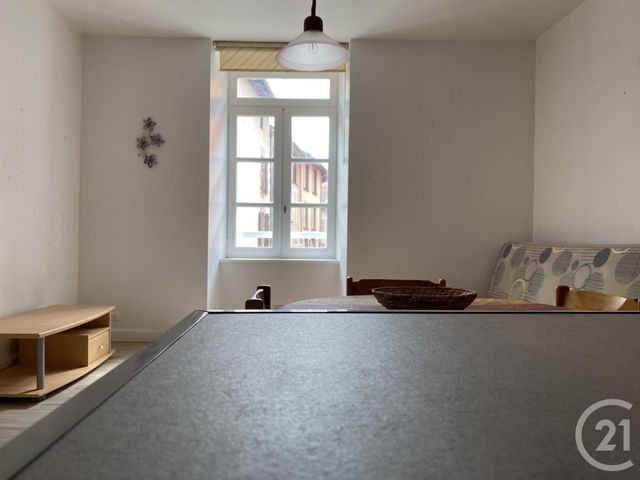 Appartement F2 à vendre - 2 pièces - 59.44 m2 - AURILLAC - 15 - AUVERGNE - Century 21 Pradel Immobilier Appartement F2 à vendre - 2 pièces - 59.44 m2 - AURILLAC - 15 - AUVERGNE - Century 21 Pradel Immobilier