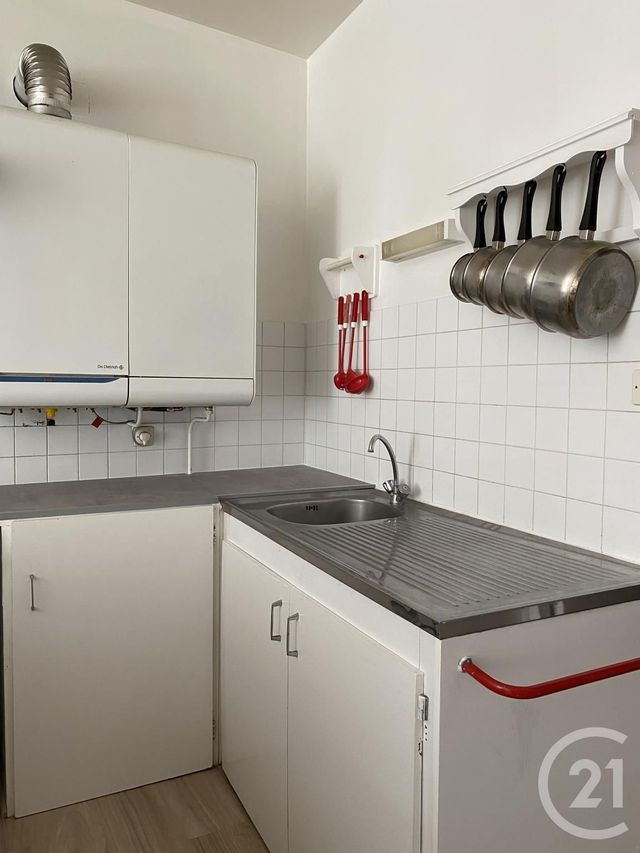 Appartement F2 à vendre - 2 pièces - 59.44 m2 - AURILLAC - 15 - AUVERGNE - Century 21 Pradel Immobilier Appartement F2 à vendre - 2 pièces - 59.44 m2 - AURILLAC - 15 - AUVERGNE - Century 21 Pradel Immobilier