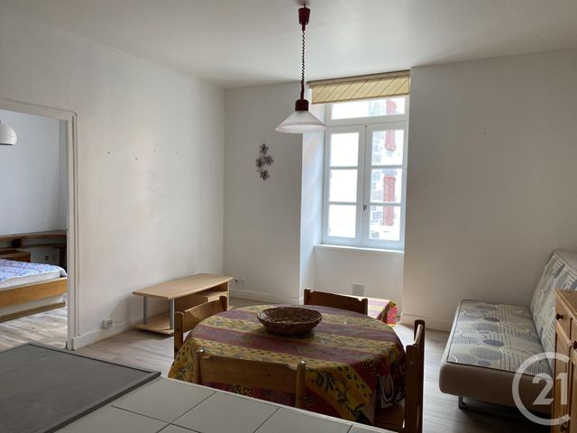 Appartement F2 à vendre - 2 pièces - 59.44 m2 - AURILLAC - 15 - AUVERGNE - Century 21 Pradel Immobilier Appartement F2 à vendre - 2 pièces - 59.44 m2 - AURILLAC - 15 - AUVERGNE - Century 21 Pradel Immobilier