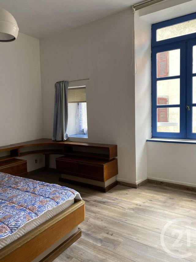 Appartement F2 à vendre - 2 pièces - 59.44 m2 - AURILLAC - 15 - AUVERGNE - Century 21 Pradel Immobilier Appartement F2 à vendre - 2 pièces - 59.44 m2 - AURILLAC - 15 - AUVERGNE - Century 21 Pradel Immobilier