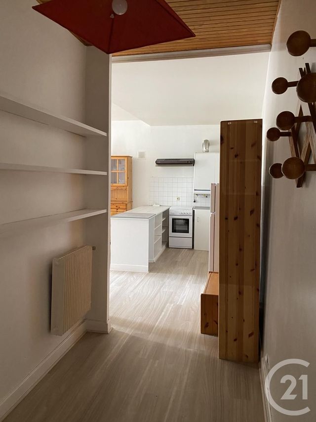 Appartement F2 à vendre - 2 pièces - 59.44 m2 - AURILLAC - 15 - AUVERGNE - Century 21 Pradel Immobilier Appartement F2 à vendre - 2 pièces - 59.44 m2 - AURILLAC - 15 - AUVERGNE - Century 21 Pradel Immobilier