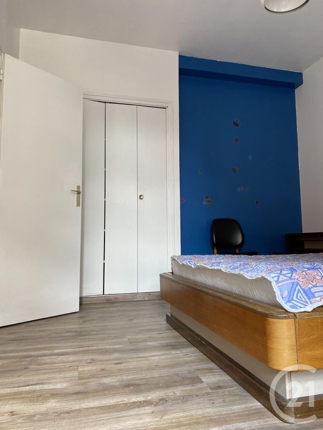 Appartement F2 à vendre - 2 pièces - 59.44 m2 - AURILLAC - 15 - AUVERGNE - Century 21 Pradel Immobilier Appartement F2 à vendre - 2 pièces - 59.44 m2 - AURILLAC - 15 - AUVERGNE - Century 21 Pradel Immobilier