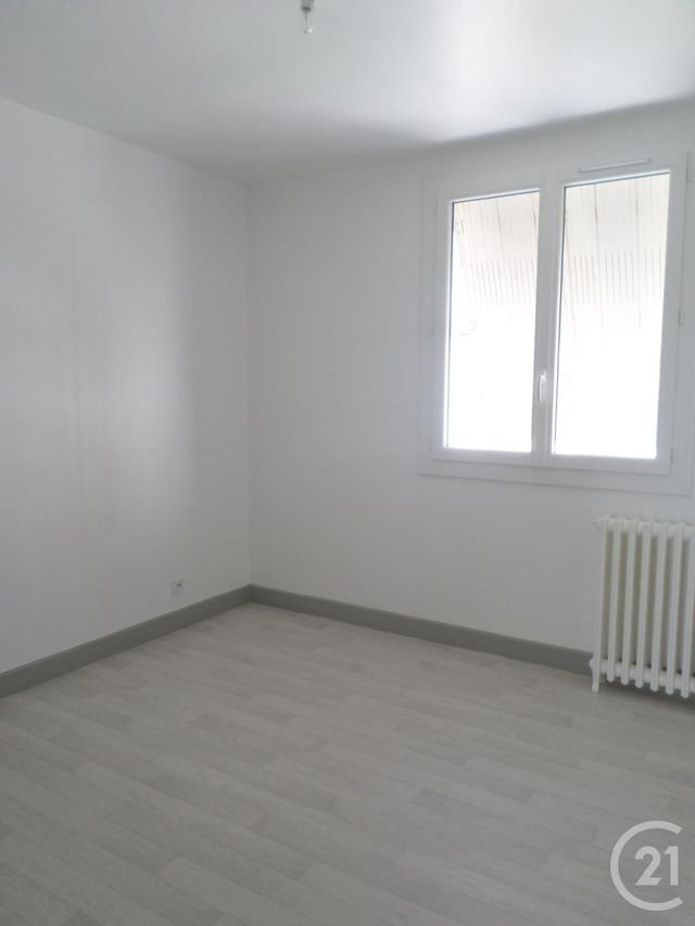 Afficher la photo en grand Appartement T3 à louer - 3 pièces - 63.46 m2 - AURILLAC - 15 - AUVERGNE - Century 21 Pradel Immobilier