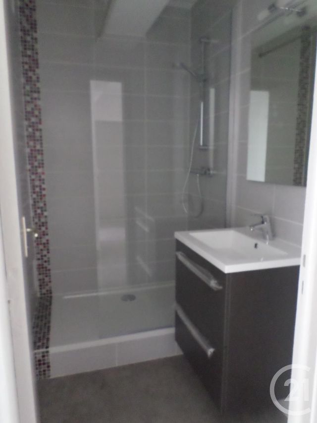 Afficher la photo en grand Appartement T3 à louer - 3 pièces - 63.46 m2 - AURILLAC - 15 - AUVERGNE - Century 21 Pradel Immobilier