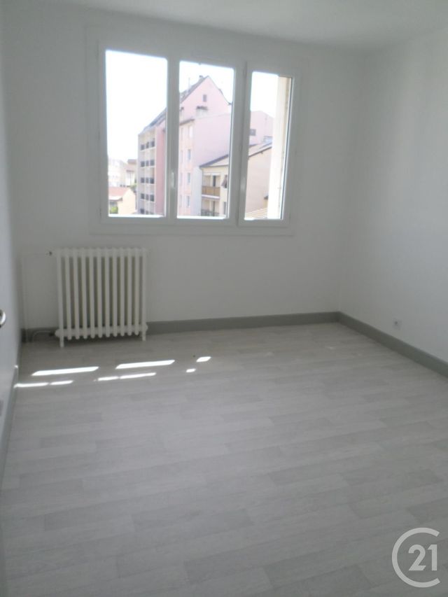Afficher la photo en grand Appartement T3 à louer - 3 pièces - 63.46 m2 - AURILLAC - 15 - AUVERGNE - Century 21 Pradel Immobilier