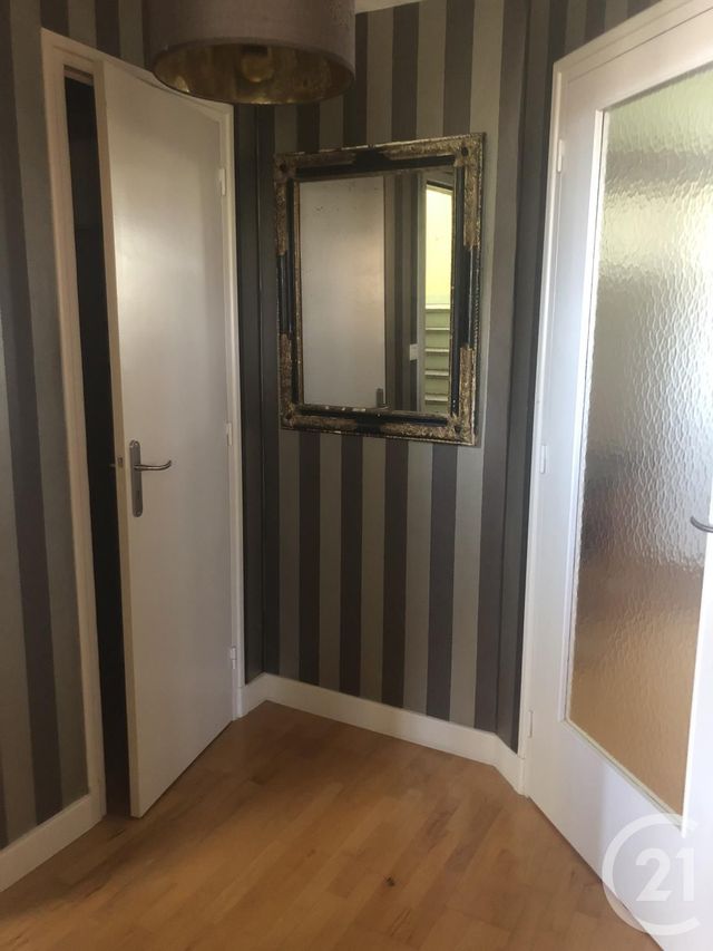 Afficher la photo en grand Appartement F3 à vendre - 3 pièces - 72.0 m2 - AURILLAC - 15 - AUVERGNE - Century 21 Pradel Immobilier