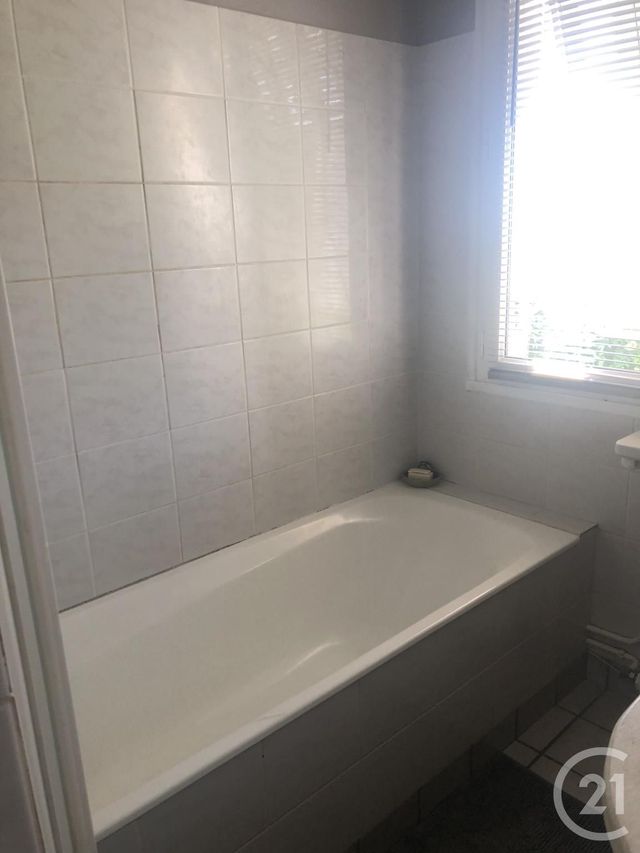 Afficher la photo en grand Appartement F3 à vendre - 3 pièces - 72.0 m2 - AURILLAC - 15 - AUVERGNE - Century 21 Pradel Immobilier