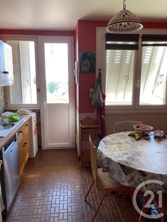 Afficher la photo en grand Appartement F5 à vendre - 5 pièces - 82.0 m2 - AURILLAC - 15 - AUVERGNE - Century 21 Pradel Immobilier