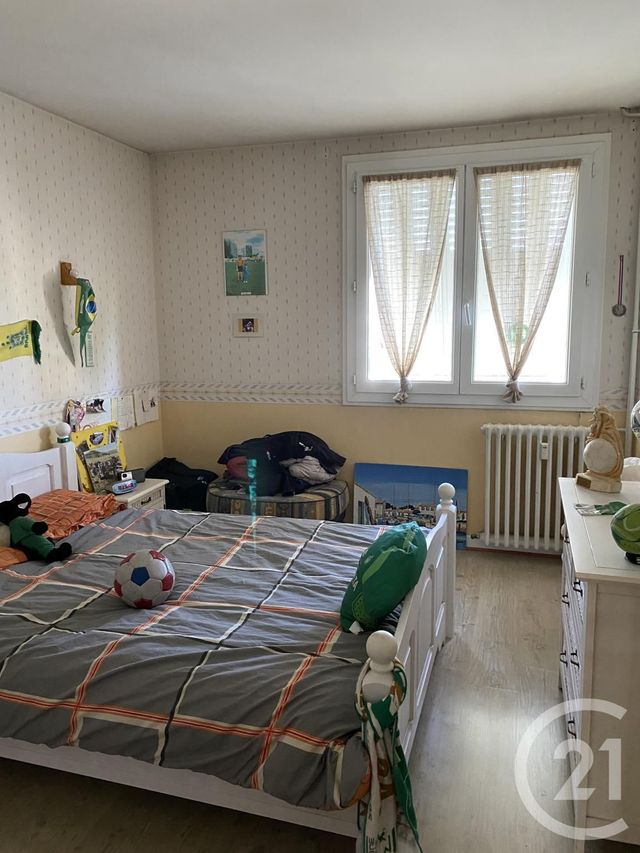 Afficher la photo en grand Appartement F5 à vendre - 5 pièces - 82.0 m2 - AURILLAC - 15 - AUVERGNE - Century 21 Pradel Immobilier