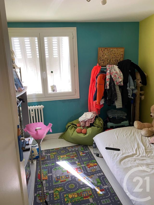 Afficher la photo en grand Appartement F5 à vendre - 5 pièces - 82.0 m2 - AURILLAC - 15 - AUVERGNE - Century 21 Pradel Immobilier