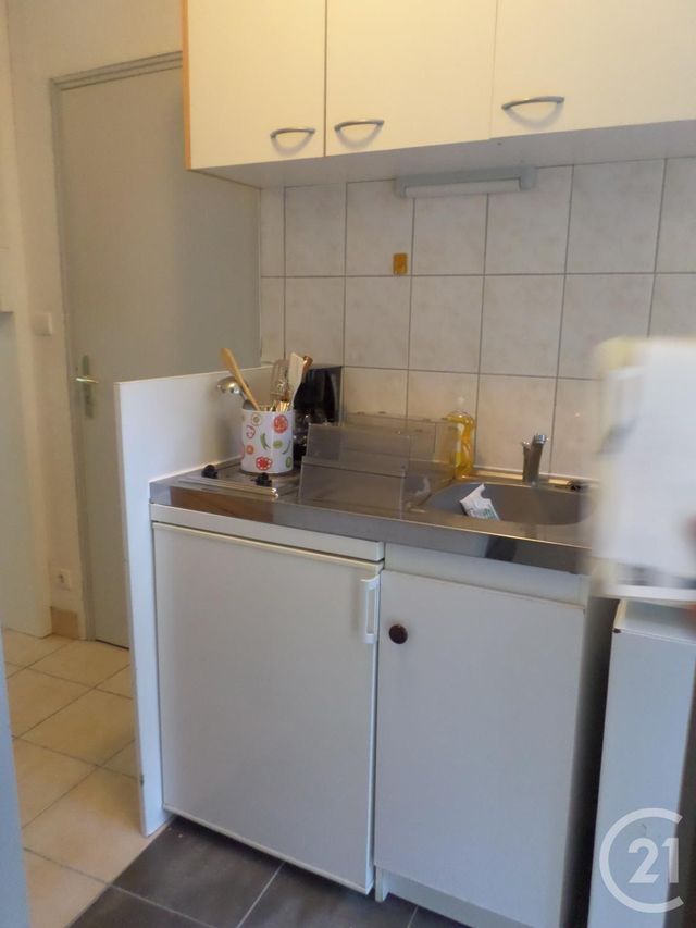 Afficher la photo en grand Studette à louer - 1 pièce - 15.0 m2 - AURILLAC - 15 - AUVERGNE - Century 21 Pradel Immobilier