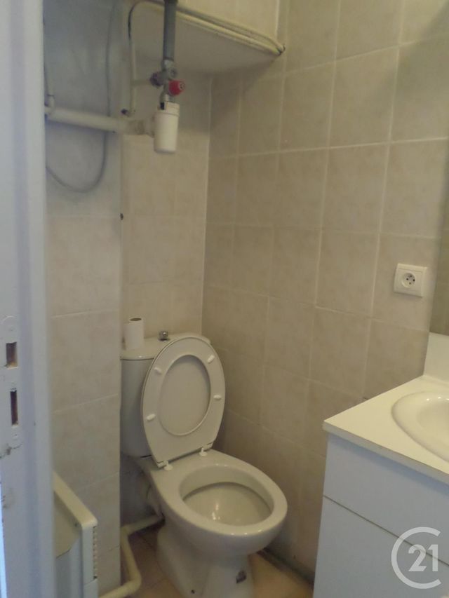 Afficher la photo en grand Studette à louer - 1 pièce - 15.0 m2 - AURILLAC - 15 - AUVERGNE - Century 21 Pradel Immobilier