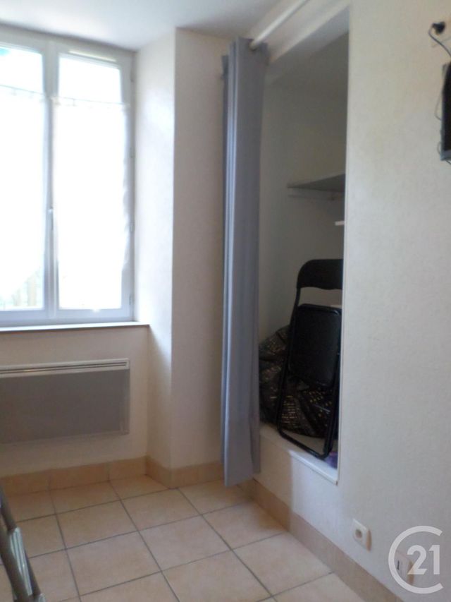 Afficher la photo en grand Studette à louer - 1 pièce - 15.0 m2 - AURILLAC - 15 - AUVERGNE - Century 21 Pradel Immobilier