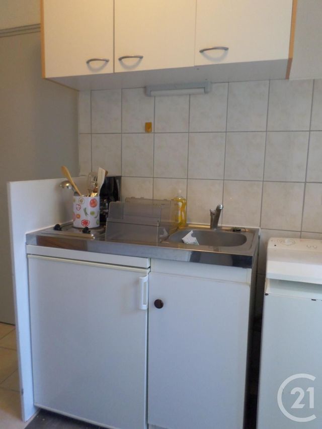 Afficher la photo en grand Studette à louer - 1 pièce - 15.0 m2 - AURILLAC - 15 - AUVERGNE - Century 21 Pradel Immobilier