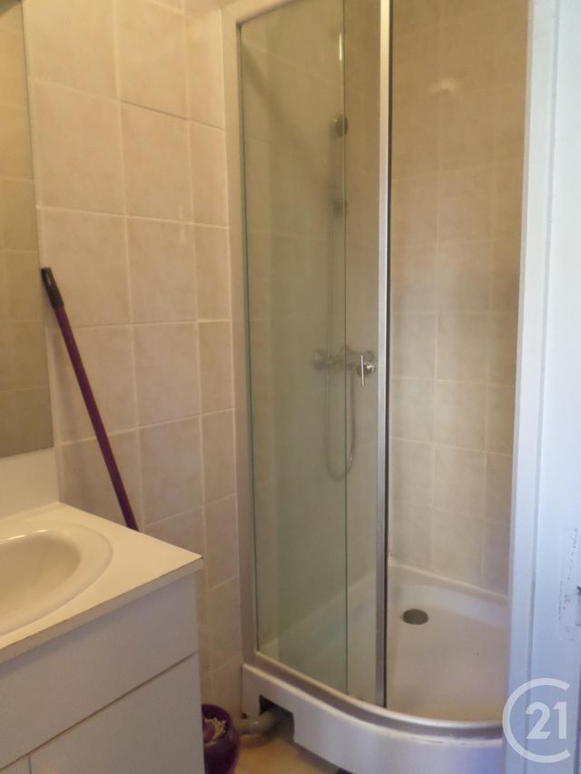 Afficher la photo en grand Studette à louer - 1 pièce - 15.0 m2 - AURILLAC - 15 - AUVERGNE - Century 21 Pradel Immobilier