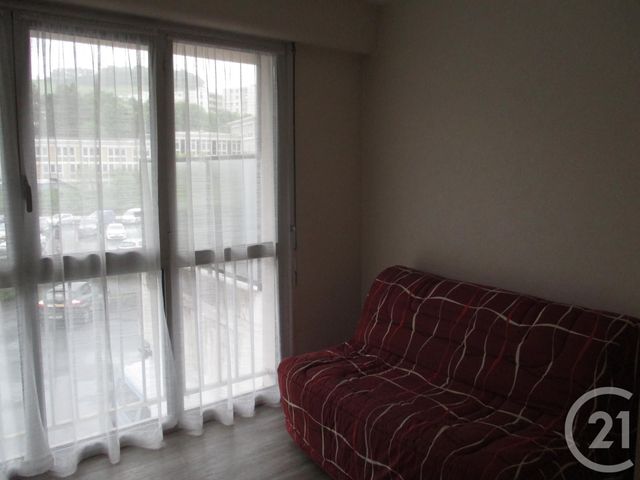 Afficher la photo en grand Appartement T1 à louer - 1 pièce - 17.0 m2 - AURILLAC - 15 - AUVERGNE - Century 21 Pradel Immobilier