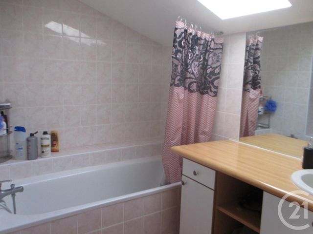 Afficher la photo en grand appartement à louer - 3 pièces - 60.0 m2 - AURILLAC - 15 - AUVERGNE - Century 21 Pradel Immobilier