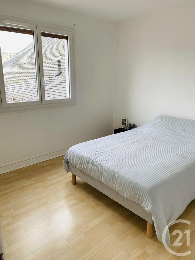 Afficher la photo en grand Appartement F3 à vendre - 3 pièces - 56.0 m2 - AURILLAC - 15 - AUVERGNE - Century 21 Pradel Immobilier