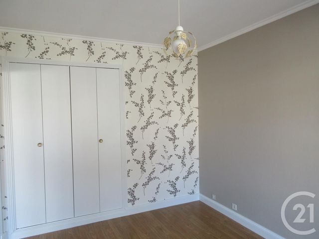 Afficher la photo en grand Appartement T2 à louer - 2 pièces - 40.0 m2 - AURILLAC - 15 - AUVERGNE - Century 21 Pradel Immobilier