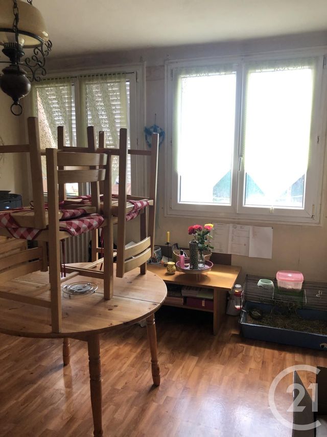 Afficher la photo en grand appartement à vendre - 4 pièces - 76.68 m2 - AURILLAC - 15 - AUVERGNE - Century 21 Pradel Immobilier