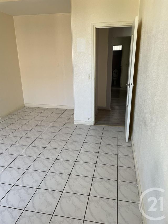 Afficher la photo en grand Appartement F3 à vendre - 3 pièces - 55.0 m2 - ARPAJON SUR CERE - 15 - AUVERGNE - Century 21 Pradel Immobilier