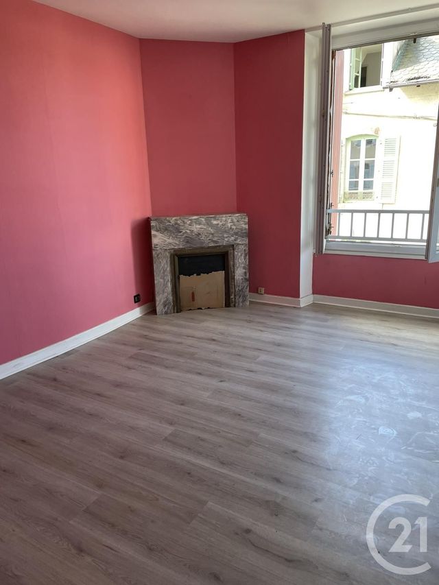 Afficher la photo en grand Appartement F3 à vendre - 3 pièces - 55.0 m2 - ARPAJON SUR CERE - 15 - AUVERGNE - Century 21 Pradel Immobilier