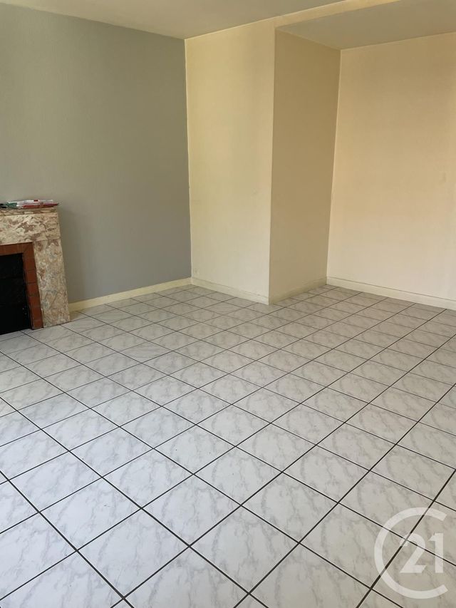Afficher la photo en grand Appartement F3 à vendre - 3 pièces - 55.0 m2 - ARPAJON SUR CERE - 15 - AUVERGNE - Century 21 Pradel Immobilier