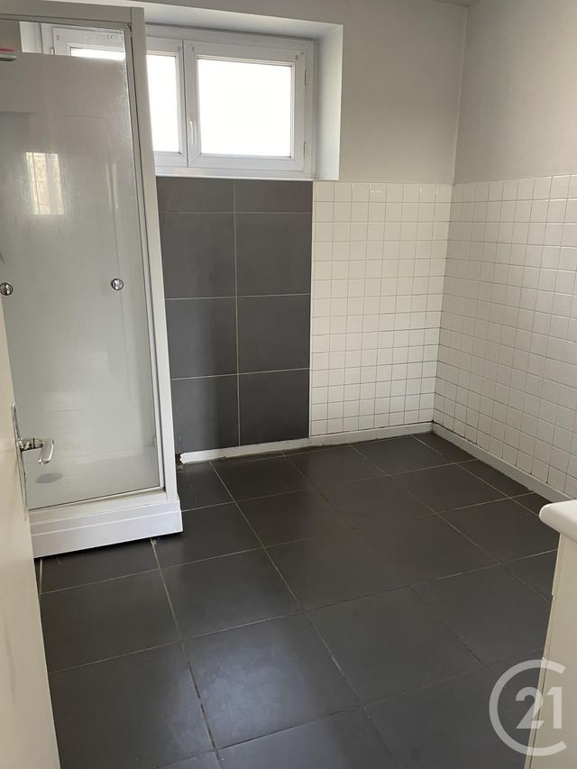 Afficher la photo en grand Appartement F3 à vendre - 3 pièces - 55.0 m2 - ARPAJON SUR CERE - 15 - AUVERGNE - Century 21 Pradel Immobilier